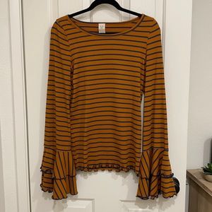 Bell bottom sleeve top